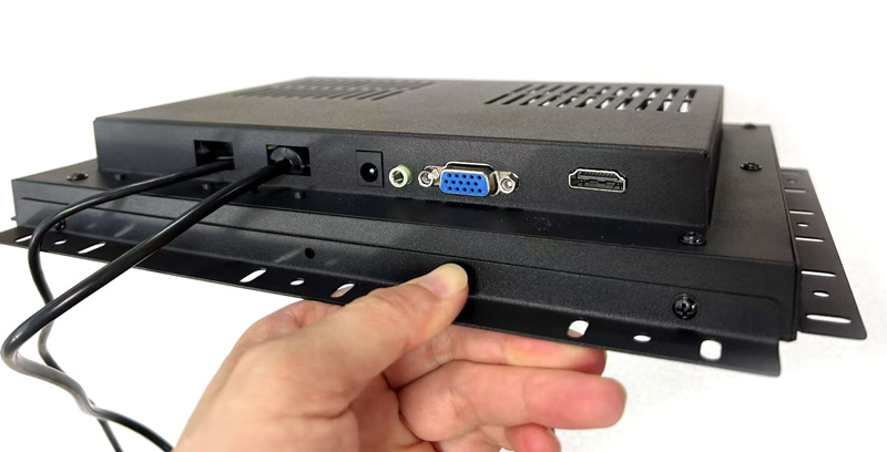 iTM133 – 13,3" PCAP dotykový monitor, 1000 nitů, IP65, UV ochrana | Průmyslové použití