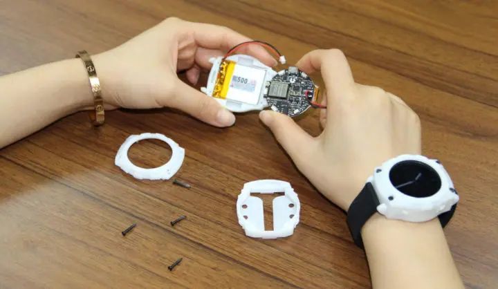 LILYGO® T-Watch 2021 ESP32 - Chytré programovatelné kulaté hodinky