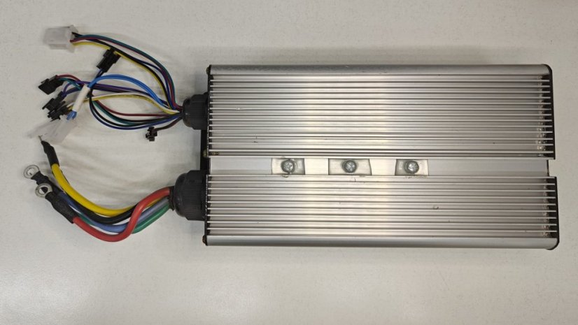 BLDC Ovladač Motorů PWM 300-2400W - Ovladač motorů - Provozní napětí: 24-36V, Ovladač motorů - Maximální proud: 60A, Ovladač motorů - Trvalý pracovní výkon: 2000W, Ovladač motorů - MOSFET: 24 MOSFET