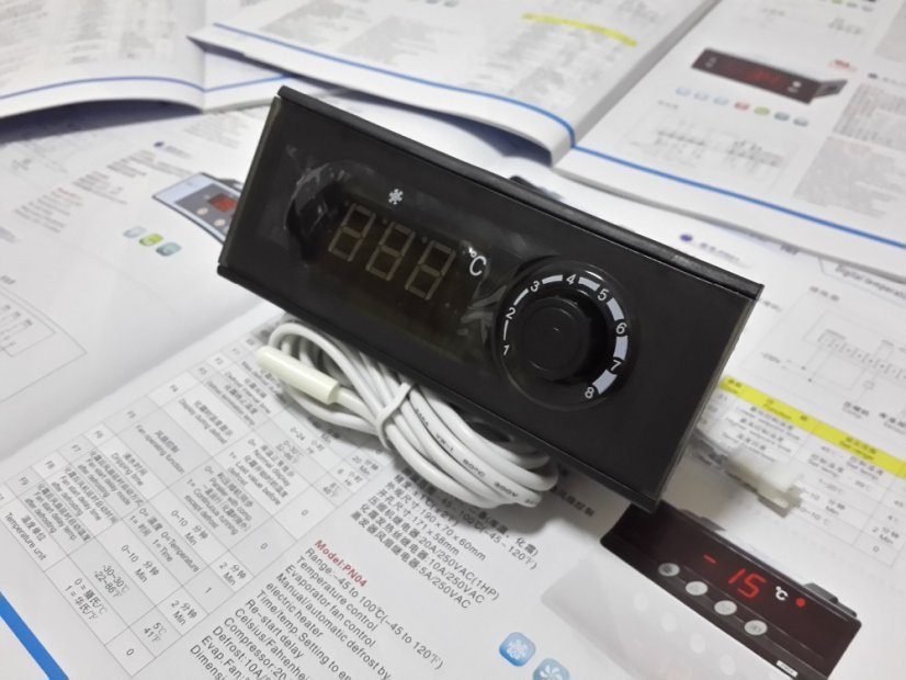 SF-150 220V/30A - Elektronický regulátor termostat pro chlazení a vytápění