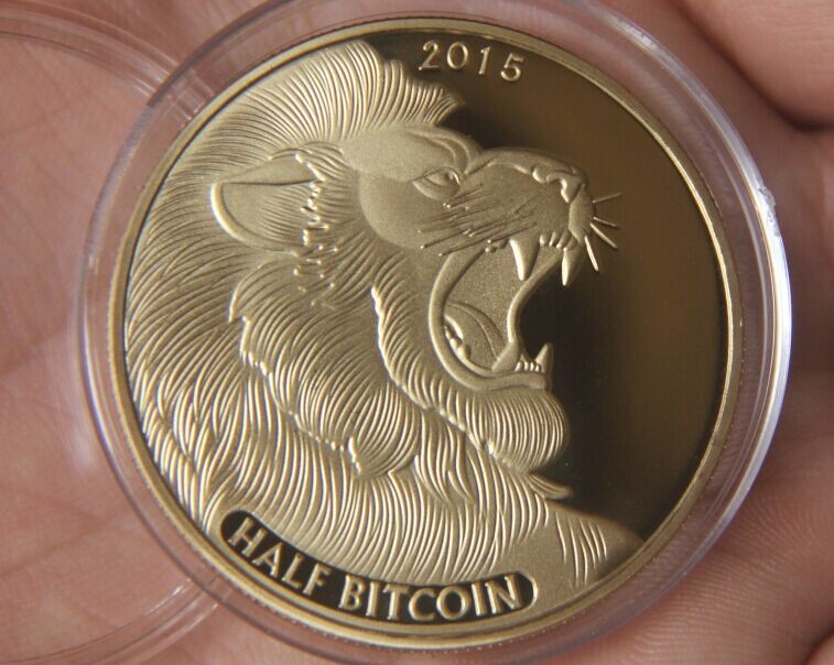 Půlbitcoinová mince TITAN zlatá 40mm