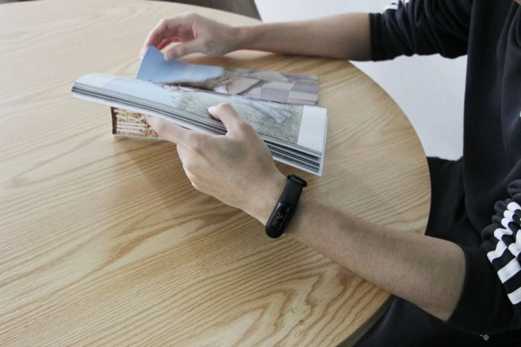 LILYGO® TTGO T-Wristband - Programovatelný náramek s ESP32