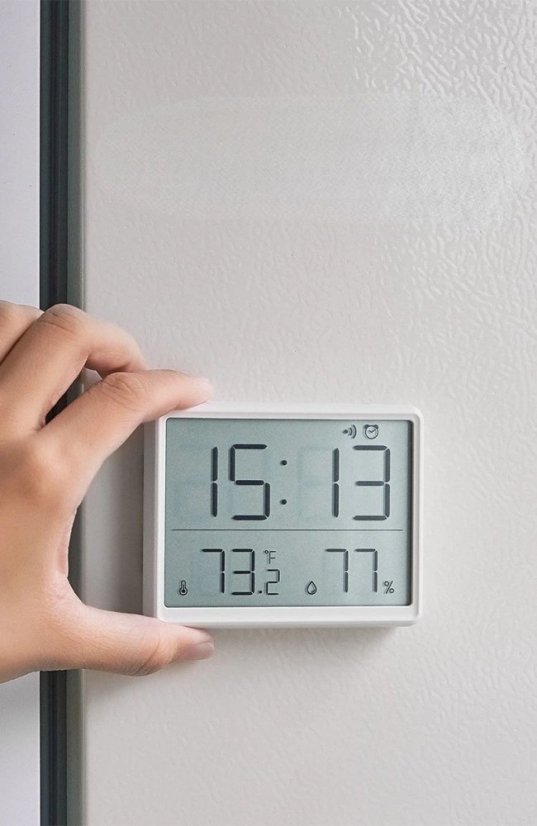 8218 domácí mini teploměr, vlhkoměr a budík 3v1 s velkým displejem - Barva: Bílá