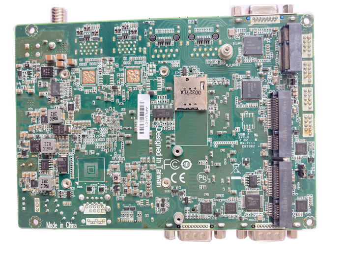 APLU-IC1 x5-E3940 Mini Průmyslový Počítač