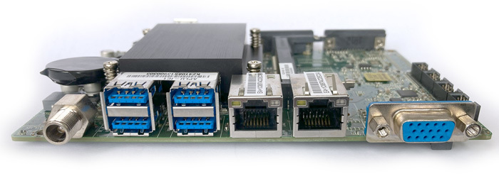 APLU-IC1 x5-E3940 Mini Průmyslový Počítač