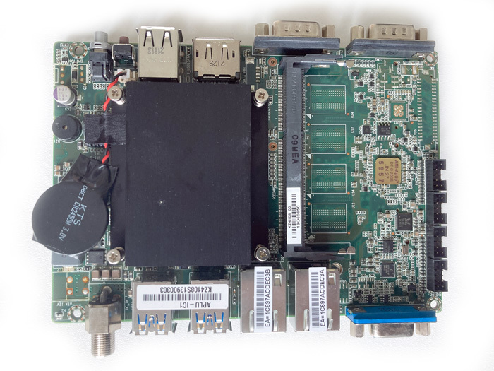 APLU-IC1 x5-E3940 Mini Průmyslový Počítač