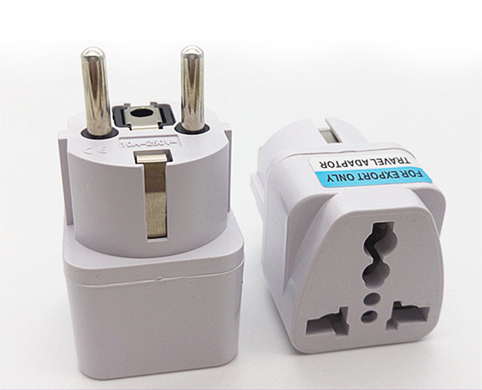 Univerzální adaptér redukce 110V - 220V 10A pro cestování