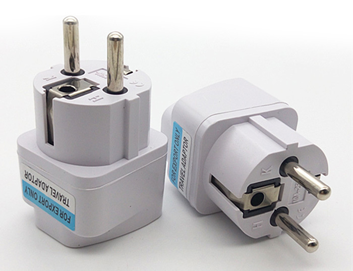 Univerzální adaptér redukce 110V - 220V 10A pro cestování