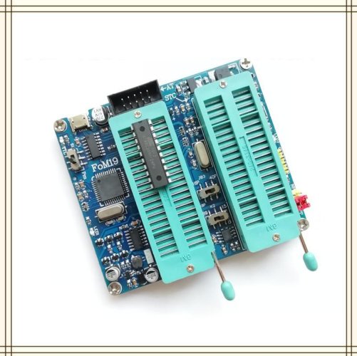 FoM19 MCU 51 2v1 USB Programátor a Downloader