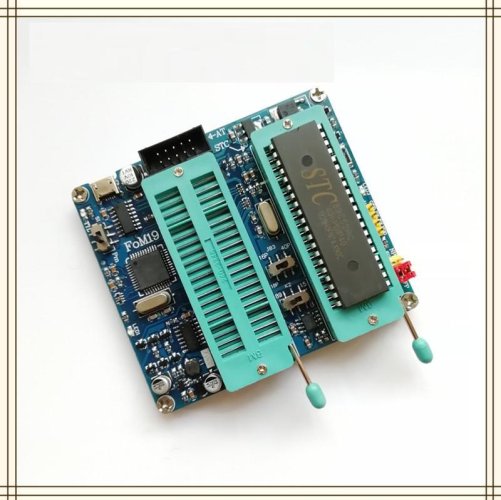 FoM19 MCU 51 2v1 USB Programátor a Downloader
