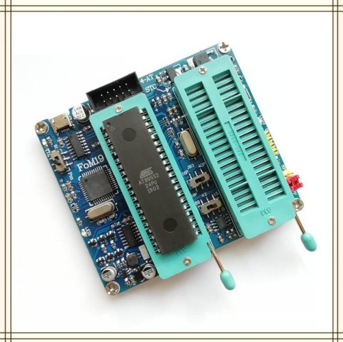FoM19 MCU 51 2v1 USB Programátor a Downloader
