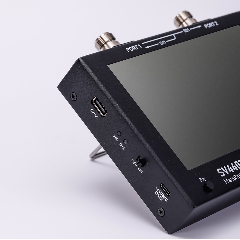 SV4401A 4.4G VNA s kapacitní dotykovou obrazovkou