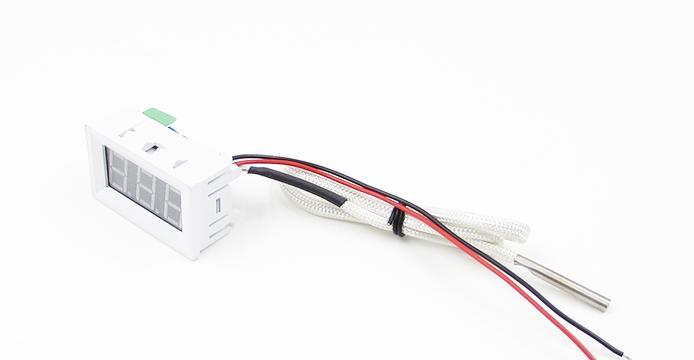 Digitální teploměr XH-B310 -30~800°C K-typu s černým panelem