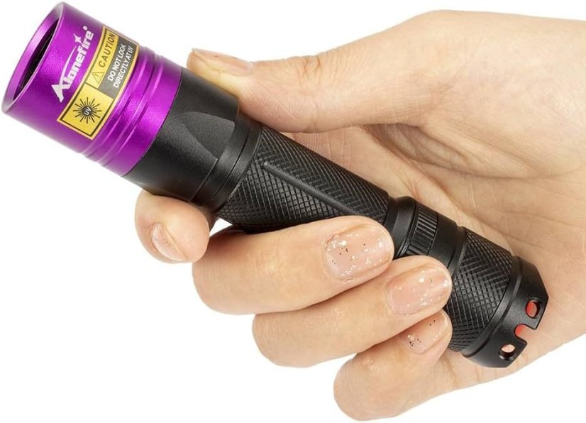 Powerful UV 365nm 10W Flashlight with ZWB2 Filter