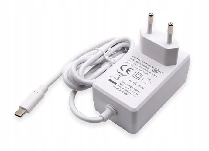 Univerzálny 4A USB-C AC adaptér - XSG-0504000HEU, biely