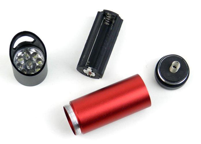 9LED Mini Baterka s Otvírákem – Kompaktní a Výkonná