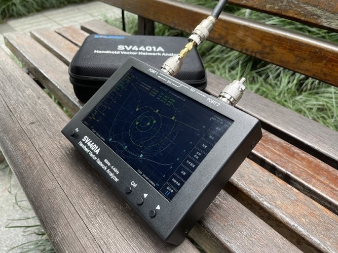 SV4401A 4.4G VNA s kapacitní dotykovou obrazovkou