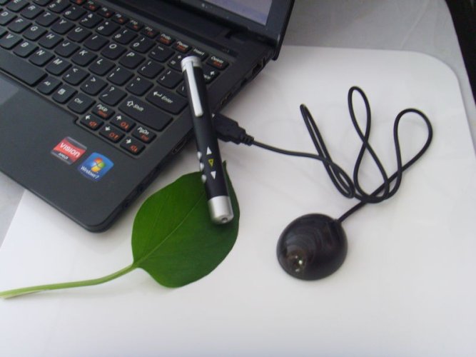 TB-01 2v1 laserové ukazovátko a USB IR dálkový ovladač