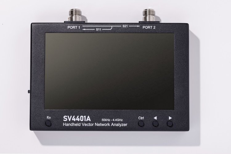 SV4401A 4.4G VNA s kapacitní dotykovou obrazovkou