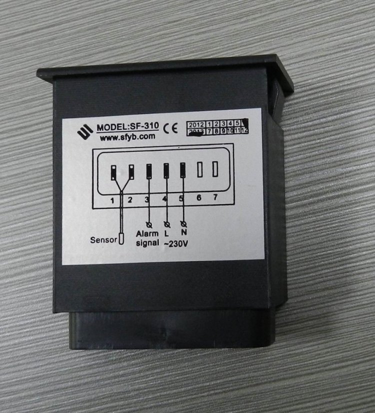 Digitální teploměr SF-310 220V s alarmem