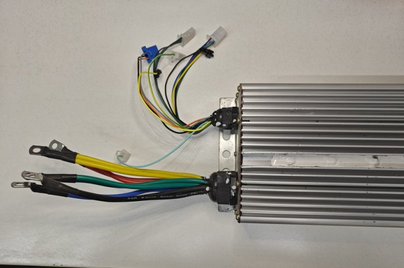 BLDC Ovladač Motorů PWM 300-2400W - Ovladač motorů - Provozní napětí: 24-36V, Ovladač motorů - Maximální proud: 80A, Ovladač motorů - Trvalý pracovní výkon: 2400W, Ovladač motorů - MOSFET: 24 MOSFET