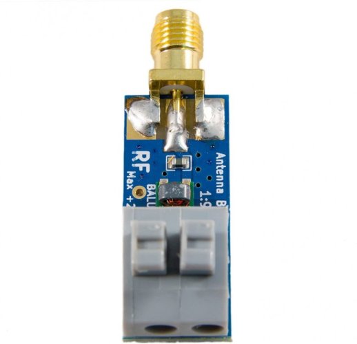 Miniaturní vysokofrekvenční 9:1 impedanční konvertor (BALUN) HF