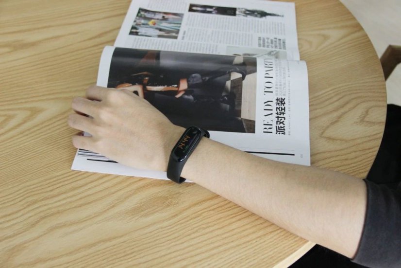 LILYGO® TTGO T-Wristband - Programovatelný náramek s ESP32